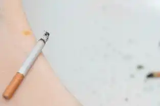 作为一个不抽烟的男人特别讨厌公共场合抽烟的人,应该怎么办