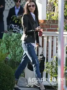 乞丐风破洞裤女星冬日照穿不误图片