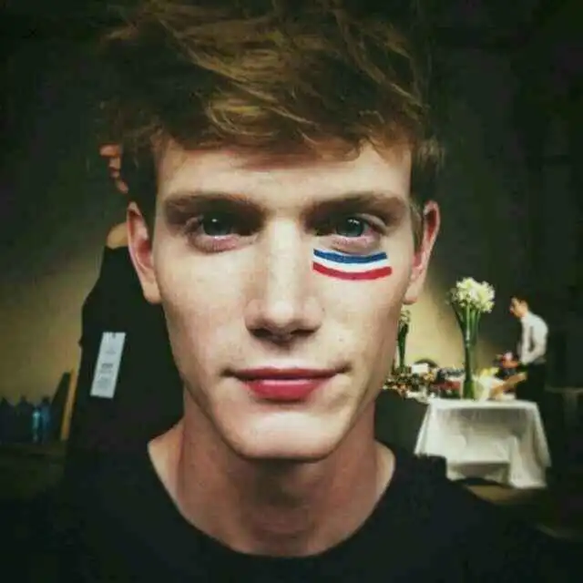 是不是欧美的男生普遍比亚洲男生好看啊这是我随便找来的图片你们的审美在哪边