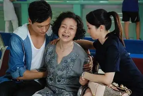 我老婆没义务照顾你,男子霸气护妻,婆婆声泪俱下