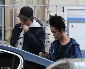 暮光男巴黎爱之旅护花新女友浪漫拥吻