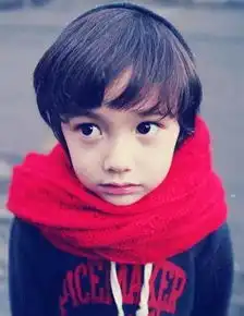 给孩子错误穿衣搭配,上学时竟可能危及生命