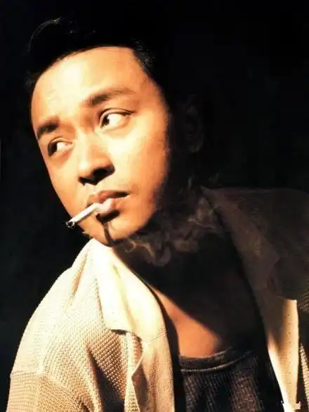 明星爱抽啥烟港星多爱万宝路,胡歌爱芙蓉王,吴秀波抽的烟便宜