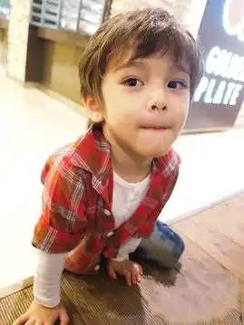 萌翻你小正太小萝莉清新萌照大盘点