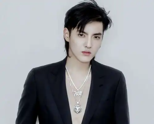 男明星挑战寸头,王源像傻小子,王一博变暗黑,李现早剪早火了