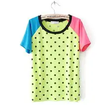 色彩鲜艳的彩虹色杂志