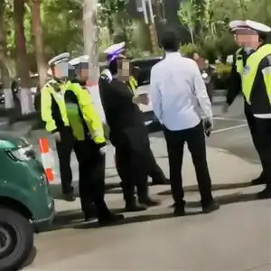 男子被查酒驾时自称纪委的遭交警回怼,许昌纪委已介入调查