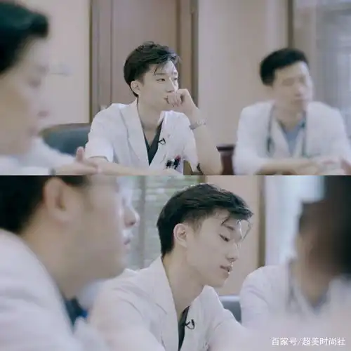 基层f4帅气男医生,穿白大褂戴口罩不忘化妆耐心讲口罩消毒