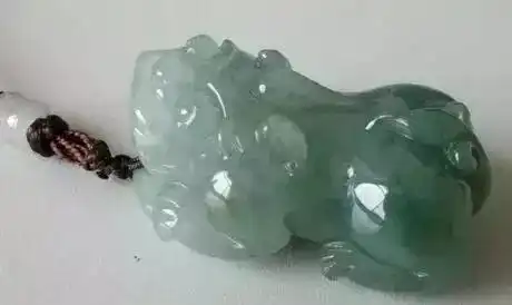 属鼠的人适合佩戴翡翠吗翡翠的种类颜色和款式对属鼠人有何影响
