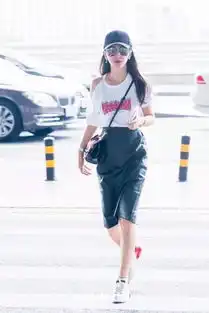 谁说夏天不适合穿皮裙宋茜baby一样穿了又穿