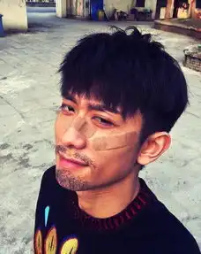 张一山留胡子变糙老爷们儿粉丝大呼有男人味