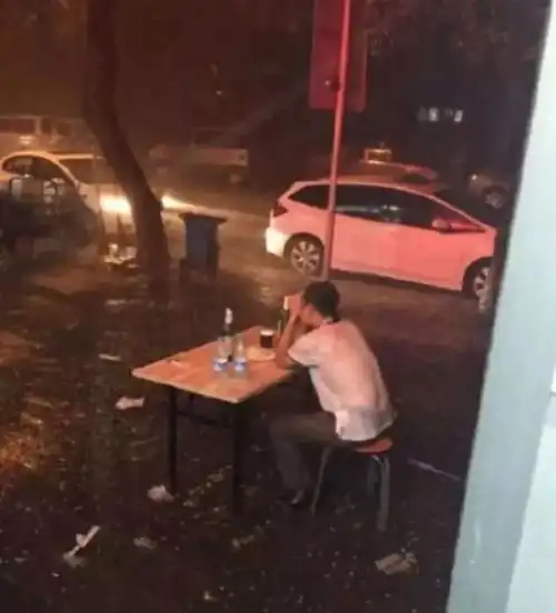 华山栈道男子跳崖剖析,男人都是骗子