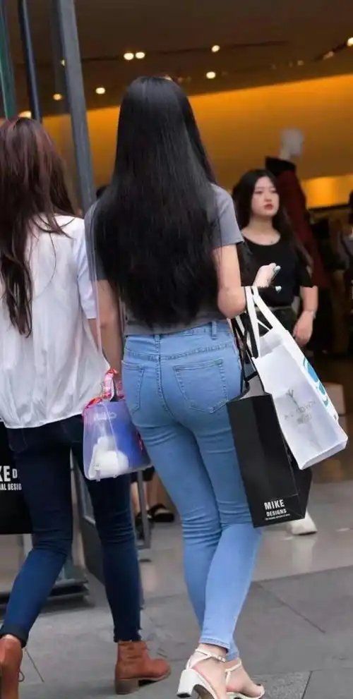 我喜欢的东西,要么很贵,要么容易长胖,要么不回微信