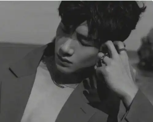 白敬亭头像,芭莎踏浪大片亮相,活力满满