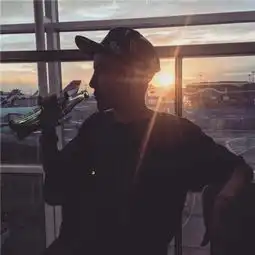 帅气男生侧脸头像精选2018爱你一场还不如爱狗