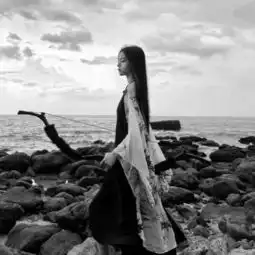 黑白头像女生背影侧脸高冷侧面伤感女头像精选