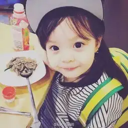 各位大哥们求这张图片的情侣头像非常急用谢了