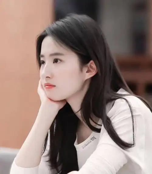 真没想到刘亦菲的思想如此前卫,2013年就注意到了男凝的细节