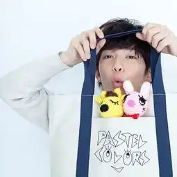 正脸,背景为白色的男生头像有没有,越多越好