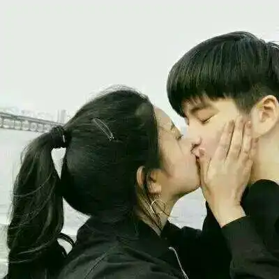 情侣头像我想你只能在心里