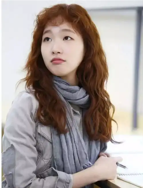 仙女烫c型卷发全部给我靠边站戚薇景甜靠这复古卷发又登颜值巅峰