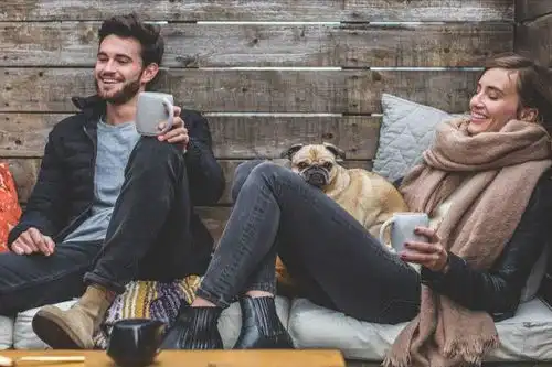 从中年男人的哪三个身体语言能判断出他是否对你动情