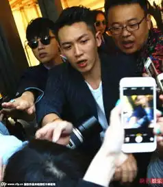 柯震东房祖名现身雪茄馆拥抱萧亚轩男友