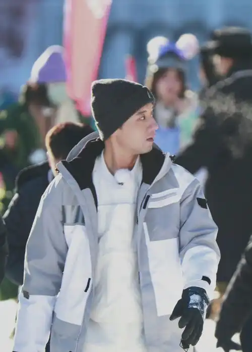 张继科张蕊被拍同回家,女方身边还带着一个小男孩,一年前曾被拍