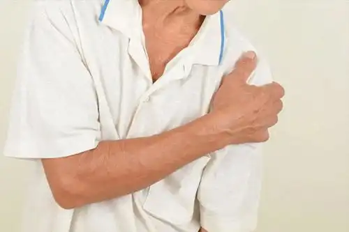 肩膀若有这3个表现,或是患上了肺癌,立马就诊,肺部还有的救今日头条