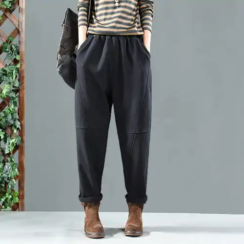 女人一旦45岁,别一身黑加厚外套加绒裤,时髦保暖又显年轻