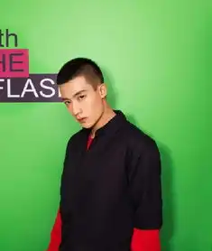 今年小鲜肉都剪寸头王源太奶气吴磊转型型男,而他竟然自己剪发
