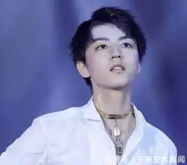 男星同穿白衬衫白敬亭好帅,王俊凯太撩人,蔡徐坤成小奶狗