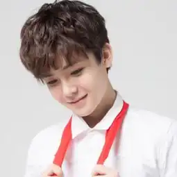 小鲜肉侯明昊小学生头像,造型帅气