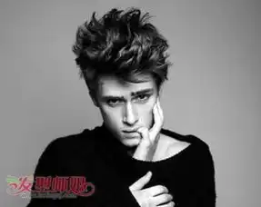 男生头小脸小适合什么发型小脸男生适合的发型设计