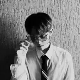 个人感觉还不错的高冷禁欲范男生头像