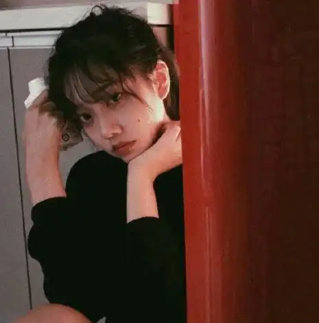 异性聊天时,对方总回你4字消息,恭喜你被暗恋了