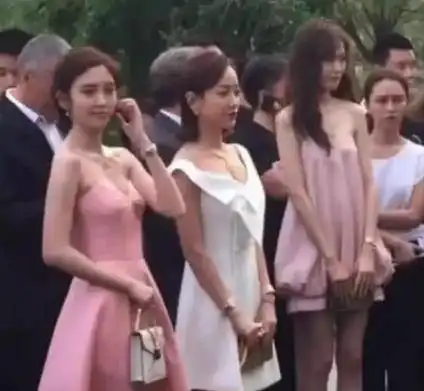 你是喜欢娇小可爱型的,还是喜欢霸气大长腿呢,网友都爱