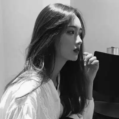 女人黑白头像高冷魅惑,高清好看的头像女黑白高冷图片