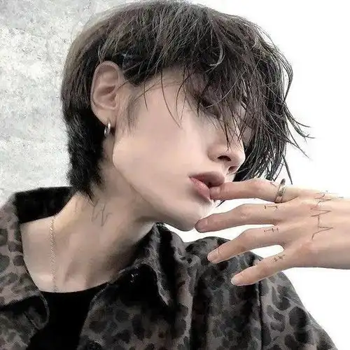 头像丨如果遇见你要花光我所有的运气那你离我远点我还要斗地主