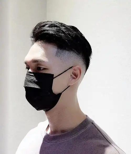 四十岁男人,建议剪这3款简单露额发型,没有刘海更成熟帅气