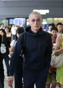 林心如霍建华姐弟恋不被看好俩人现身机场都老了好几岁