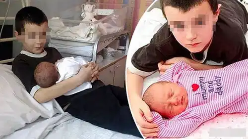 22岁单亲妈妈对正太情有独钟诱12岁男生寻欢