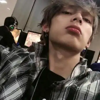 个性独特男生微信头像真人怀念曾经爱过的你