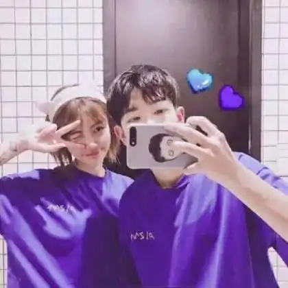 情侣头像合照双人真实,幸福拥抱不放荡的青春