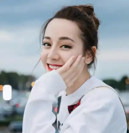 迪丽热巴十年前旧照被扒,非主流气质太过浓郁,但挡不住她的颜值