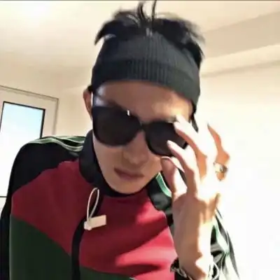 男生带墨镜头像