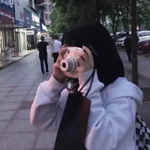 女生头像他只字未提喜欢你,你句句都是我愿意