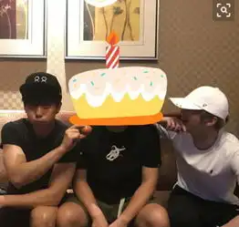 鹿晗遭到广电局的封杀鹿晗不好好穿衣现纹身,网友怕是要凉了