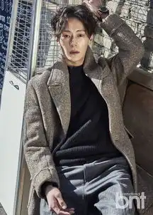 模特裴正南辉煌拍写真洒脱间散发独特男人味8288418