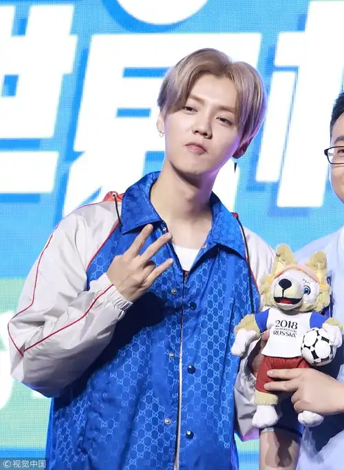 鹿晗将解说世界杯可爱吐舌